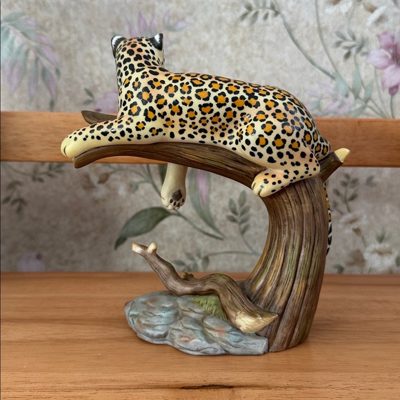 Home Interiors Leopards Domain Figurine - Leopard on Branch - Brown and Cream - Picture 3 of 7